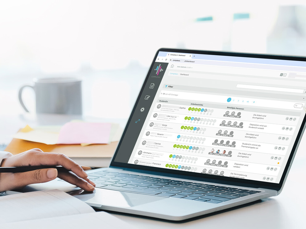 Die Software Complesis begleitet als online-basiertes Informationssystem den komplexen Ablauf von studentischen Arbeiten.